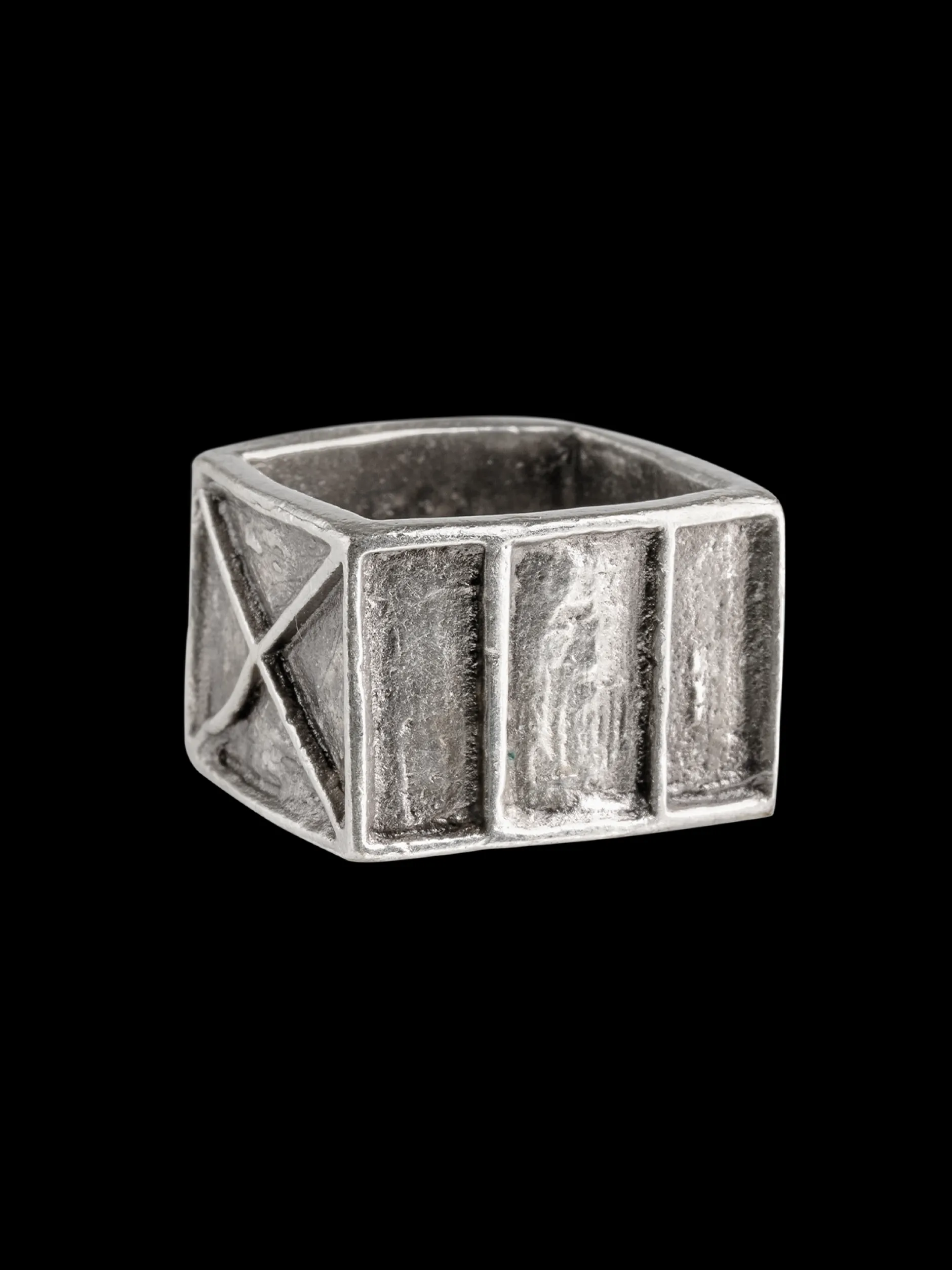 Hot Susmie's Unusual Ring Silver